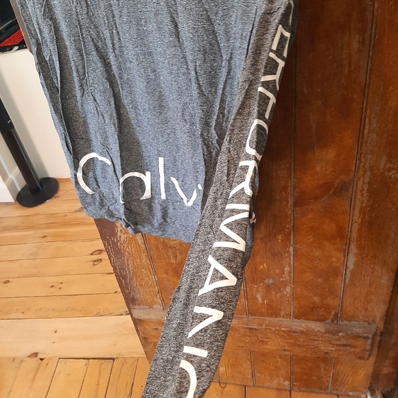 Calvin Klein Atheleisure Long Sleeve - Picture 2 of 2